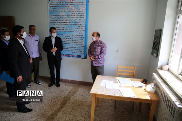 بازدید اکرمی معاون آموزش متوسطه اداره‌کل از حوزه‌های امتحانی منطقه میانه