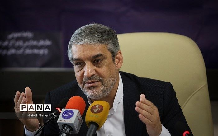 مجتبی زینی‌وند: اولیا فقط شهریه ثابت پرداخت کنند