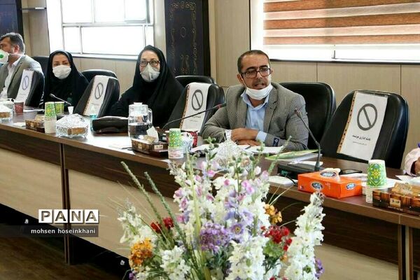 نشست هم‌اندیشی کارکنان حوزه پرورشی با مدیرکل آموزش و پرورش قروین