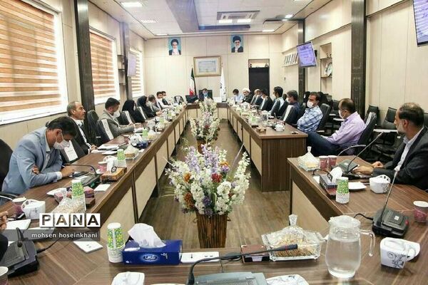 نشست هم‌اندیشی کارکنان حوزه پرورشی با مدیرکل آموزش و پرورش قروین