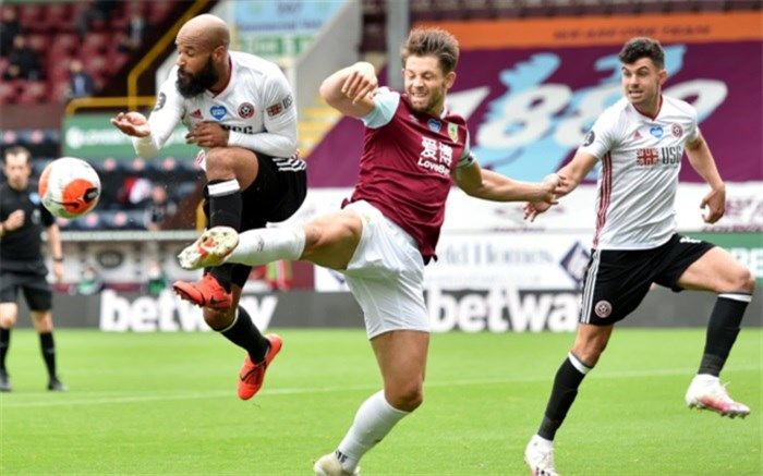 لیگ برتر انگلیس؛ نوار بردهای برنلی پاره شد