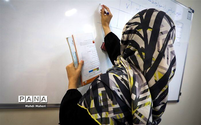 عضو کمیسیون آموزش: تا سال 1404 تعداد 620 هزار معلم بازنشسته می‌شوند