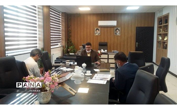 جلسه بررسی سرویس مدارس منطقه 12 با حضور شاه منصوری