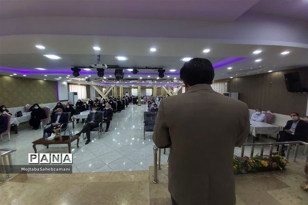 هم اندیشی مدیران مدارس کاشمر