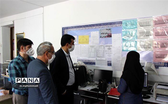 بهمن صفرپور در بازدید سرزده ناظر پروسه ثبت‌ نام دانش‌آموزان در مدارس شهرستان بود