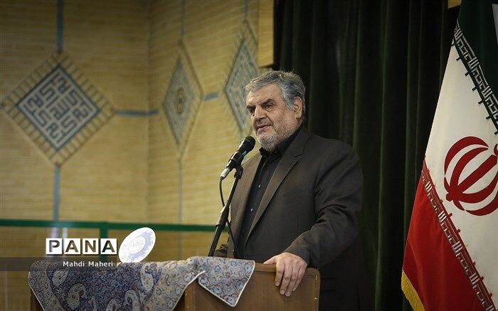 ملکی: تعلیم و تربیت باید از دو خصم مصون بماند؛ اباحی گری و تحجّر