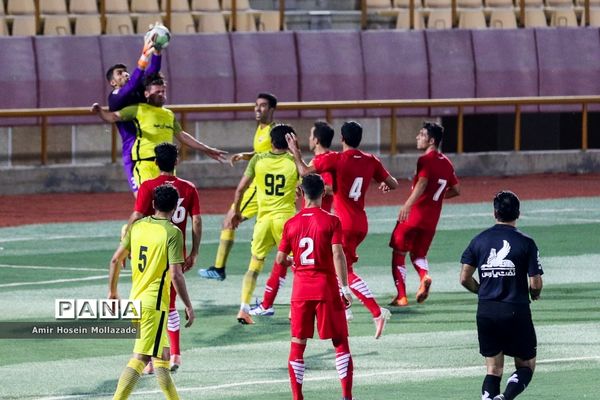 دیدارتیم های نود ارومیه و خوشه طلایی ساوه