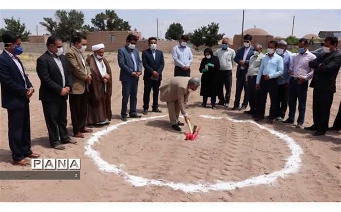 کلنگ احداث  مدرسه 6 کلاسه خیّرساز  درشهر نگار به زمین زده شد