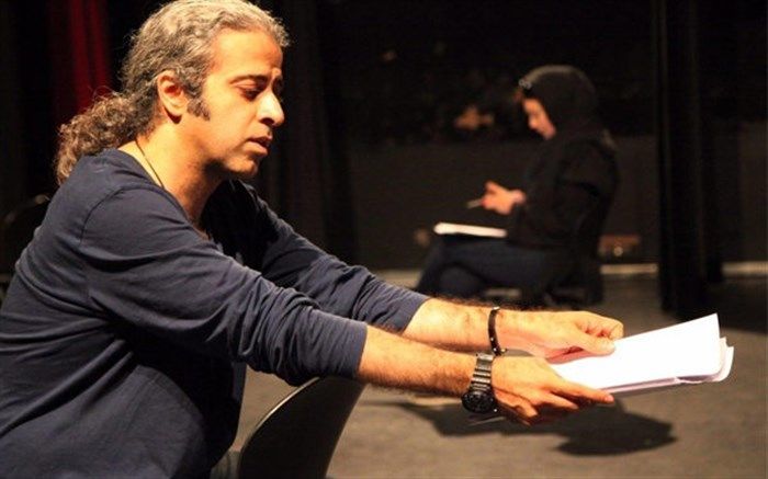 ایوب آقاخانی با «بالگردهای معلق روز خون» به رادیو می آید