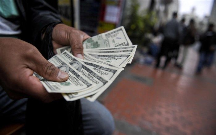 عرصه را بر متخلفان ارزی تنگ‌تر کنید