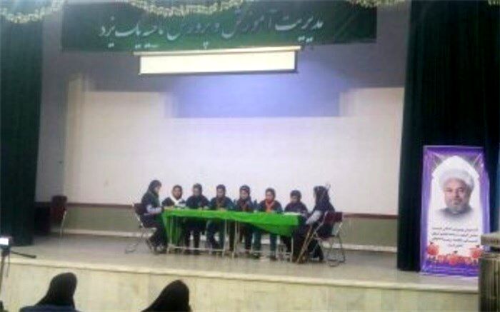 مدیر دبیرستان دکتر شاهی: دانش آموزان هنرمند این دبیرستان موفق شدند در مسابقات فرهنگی و هنری استان یزد نتایج ارزنده ای را کسب کنند