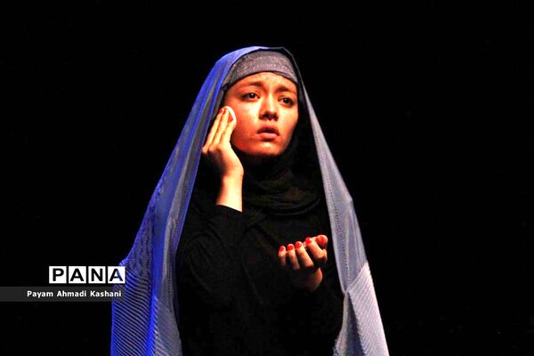 اجرای نمایش «ښځه»