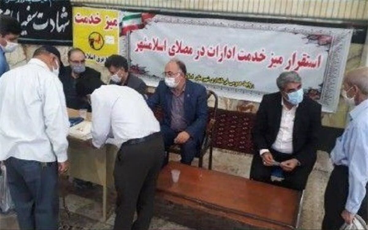 استقرار میز خدمت در مصلی نماز جمعه اسلامشهر