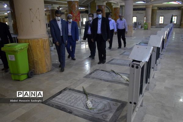 تجدید پیمان معاون جدید پرورشی و فرهنگی اداره‌کل آموزش و پرورش استان بوشهر با شهدا