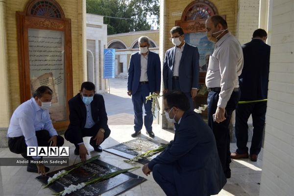 تجدید پیمان معاون جدید پرورشی و فرهنگی اداره‌کل آموزش و پرورش استان بوشهر با شهدا