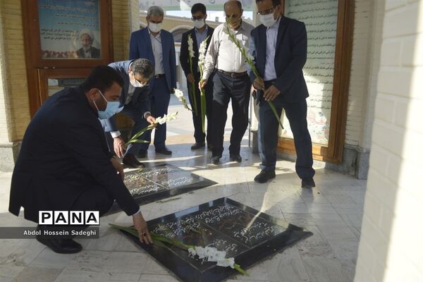 تجدید پیمان معاون جدید پرورشی و فرهنگی اداره‌کل آموزش و پرورش استان بوشهر با شهدا