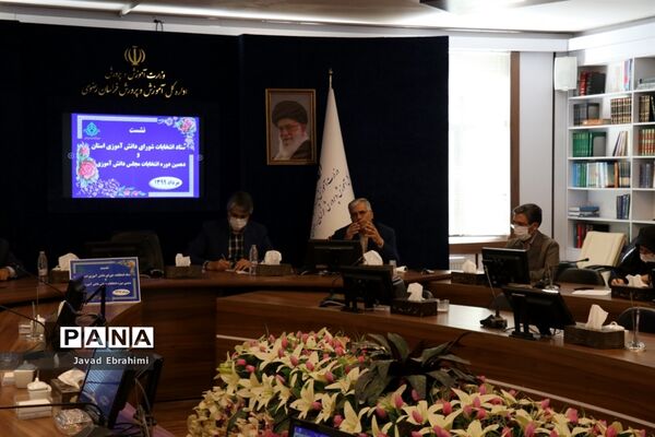 نشست ستاد انتخابات شورای دانش‌آموزی استان و دهمین دوره انتخابات مجلس دانش‌آموزی