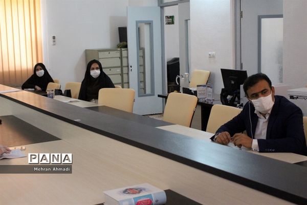 جلسه هم اندیشی معاون پرورشی و فرهنگی اداره کل آموزش و پرورش استان بوشهر با مشاوران مرکز مشاوره و خدمات روان شناختی بوشهر