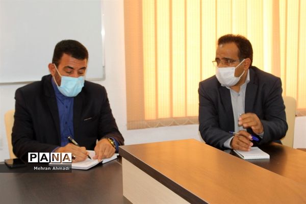 جلسه هم اندیشی معاون پرورشی و فرهنگی اداره کل آموزش و پرورش استان بوشهر با مشاوران مرکز مشاوره و خدمات روان شناختی بوشهر