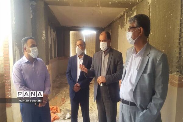 بازدید فرماندار دشتستان و مدیرکل نوسازی مدارس استان از پروژه های عمرانی آموزش و پرورش دشتستان