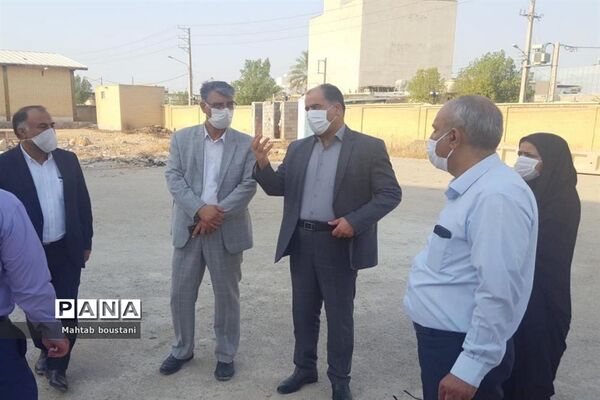 بازدید فرماندار دشتستان و مدیرکل نوسازی مدارس استان از پروژه های عمرانی آموزش و پرورش دشتستان