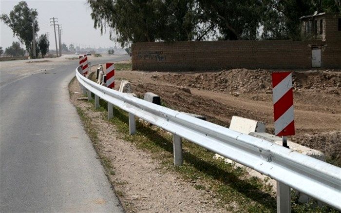 اجرای چهار و نیم کیلومتر گاردریل در محورهای مواصلاتی سیستان و بلوچستان