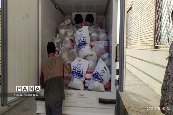 توزیع ٨٠٠ بسته پروتئینی در راستای اجرای طرح رزمایش کمک‌های مومنانه