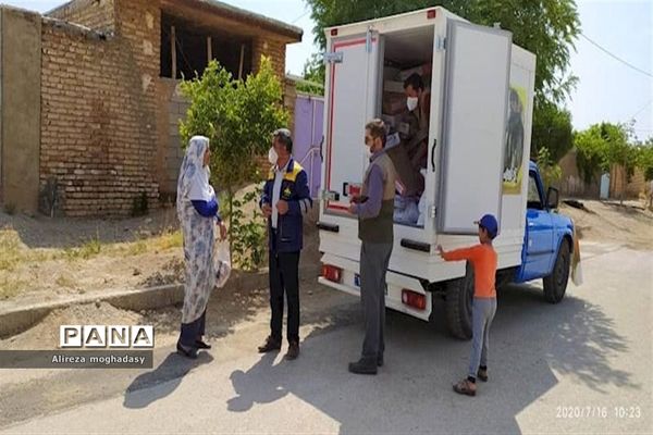 توزیع ٨٠٠ بسته پروتئینی در راستای اجرای طرح رزمایش کمک‌های مومنانه