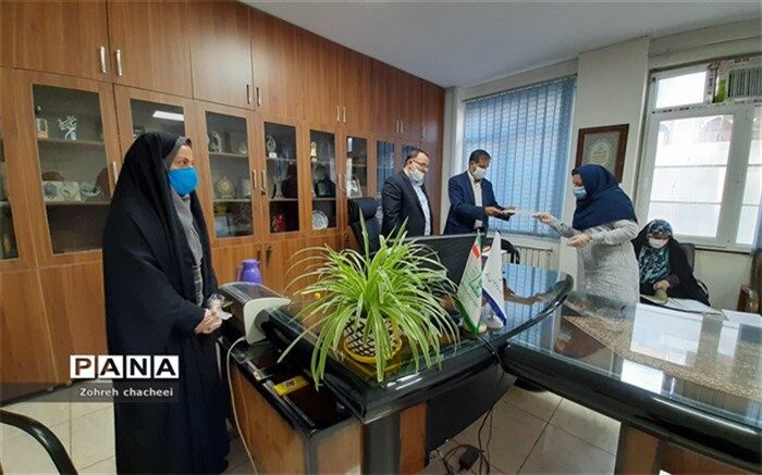 تقدیر گراوند از مراقبین سلامت منطقه11