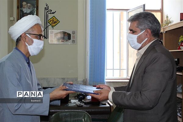 تجلیل از خبرنگاران پانا توسط رئیس سازمان دانش آموزی استان کرمان
