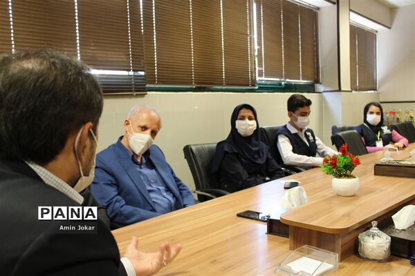 تجلیل مدیرکل آموزش و پرورش استان فارس و رئیس سازمان دانش‌آموزی استان از خبرنگاران پانا