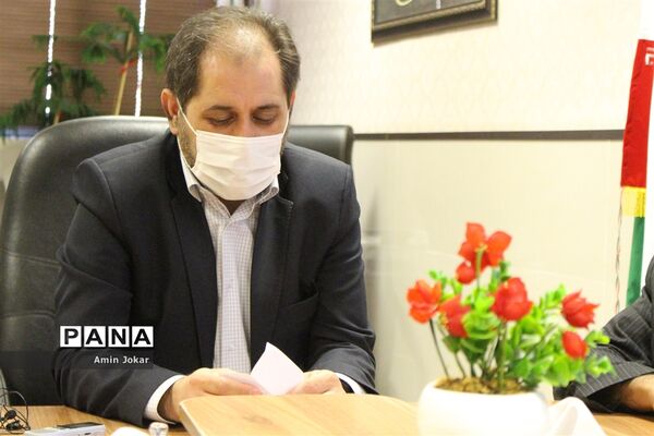 تجلیل مدیرکل آموزش و پرورش استان فارس و رئیس سازمان دانش‌آموزی استان از خبرنگاران پانا