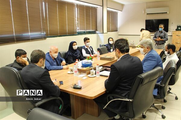 تجلیل مدیرکل آموزش و پرورش استان فارس و رئیس سازمان دانش‌آموزی استان از خبرنگاران پانا