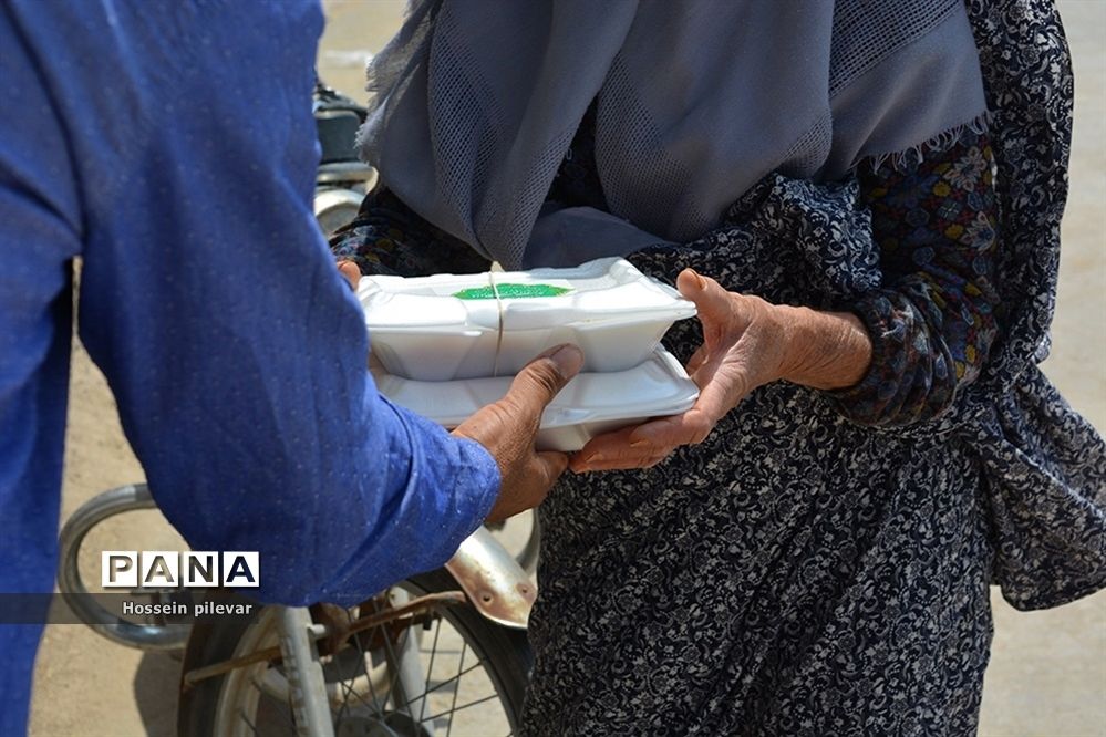 توزیع غذا به مناسبت عید غدیر خم در شهرستان خوسف