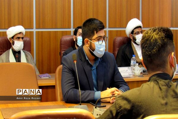 نشست کادر و اعضای اتحادیه انجمن های اسلامی  دانش آموزان استان خوزستان با مدیرکل آموزش و پرورش