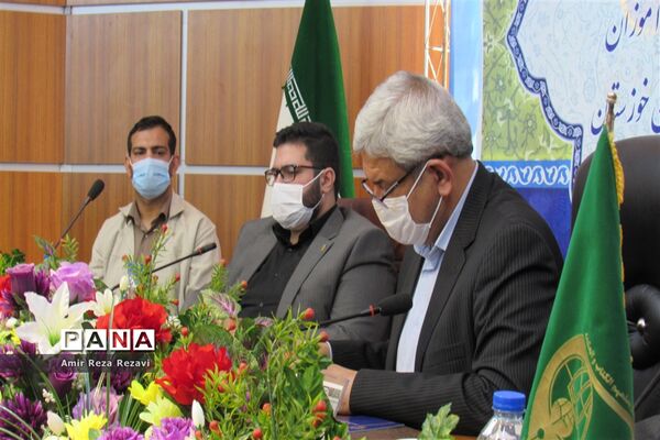 نشست کادر و اعضای اتحادیه انجمن های اسلامی  دانش آموزان استان خوزستان با مدیرکل آموزش و پرورش