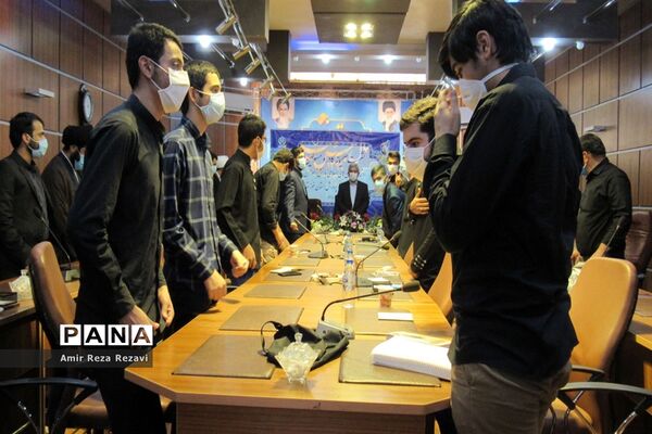 نشست کادر و اعضای اتحادیه انجمن های اسلامی  دانش آموزان استان خوزستان با مدیرکل آموزش و پرورش
