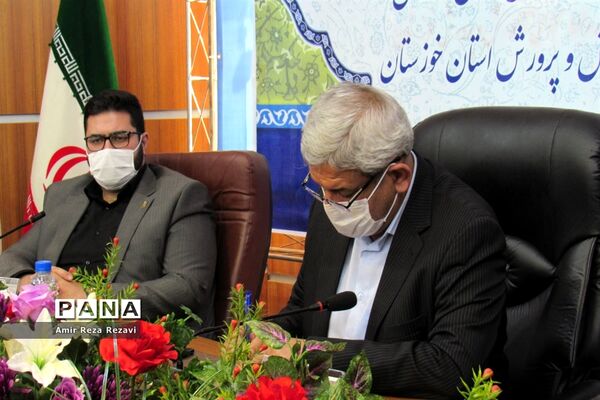 نشست کادر و اعضای اتحادیه انجمن های اسلامی  دانش آموزان استان خوزستان با مدیرکل آموزش و پرورش