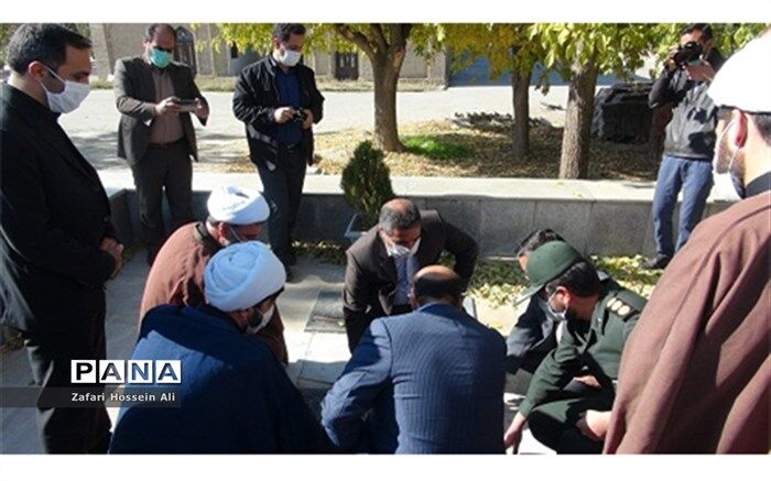 عطر افشانی گلزار شهدا به مناسبت دهه وقف در شیروان