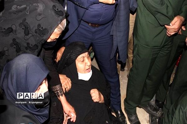آیین تشییع و خاکسپاری پیکر مطهر شهید روزعلی ایزدیان با حضور جمع کثیری از مردم مسجدسلیمان