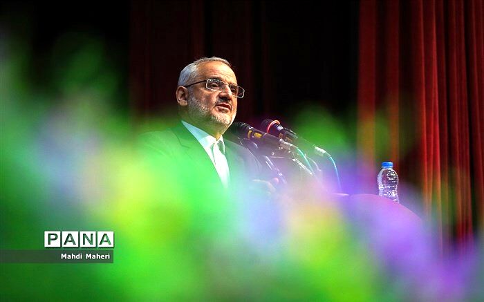 حاجی میرزایی: آموزش غیرحضوری فرصتی را فراهم آورده تا اولیای خانه و مدرسه به کمک یکدیگر بشتابند