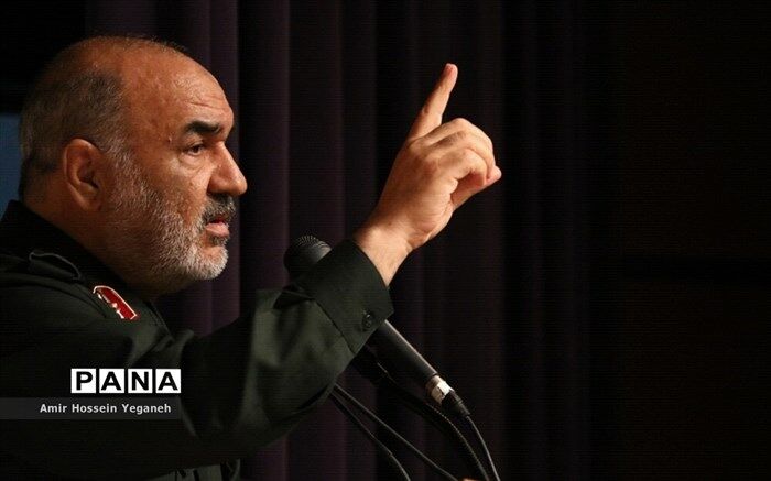 سردار سلامی: تا زمانی که قافله شهیدان جریان دارد، به این ملت و مملکت آسیبی نمی‌رسد