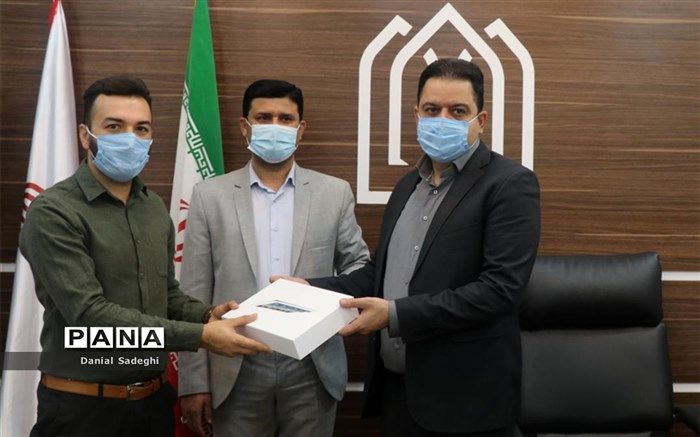 اختصاص ۵ تبلت به دانش آموزان کم برخوردار