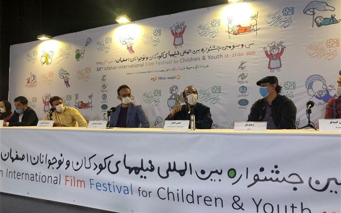 سیدجواد هاشمی: تنها موجودی که در کرونا دچار نفس تنگی شده است، سینماست