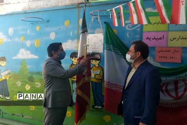 نواخته شدن زنگ هفته اولیا و مربیان در مدارس شهرستان امیدیه