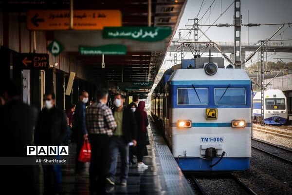 بازدید رئیس سازمان مدیریت و برنامه ریزی استان تهران از متروی تهران و حومه