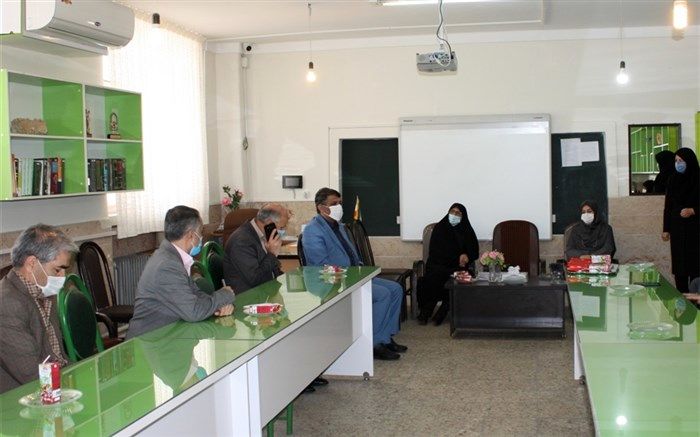 بازدید مدیر کل ارزیابی عملکرد و پاسخگویی به شکایات وزارت آموزش و پرورش از مدارس استان زنجان
