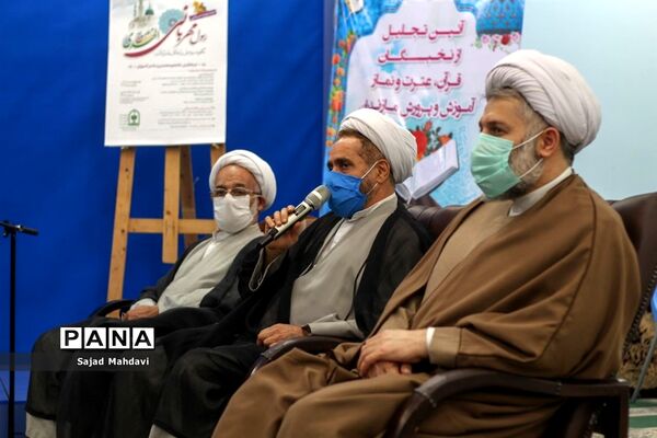 آیین تجلیل از نخبگان قرآنی دانش‌آموزی