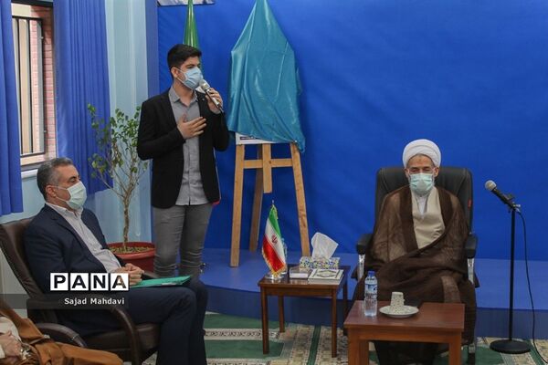 آیین تجلیل از نخبگان قرآنی دانش‌آموزی