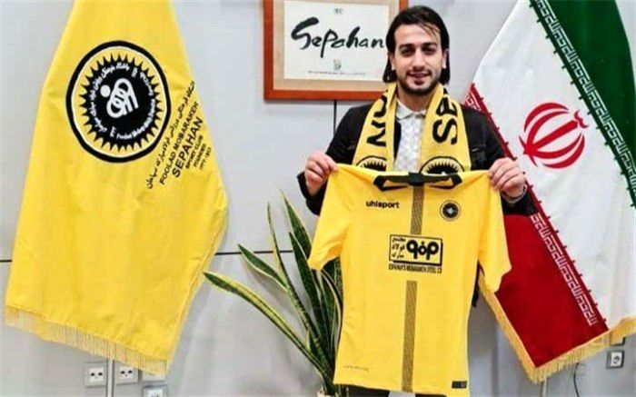 مهاجم استقلال با سپاهان 2 ساله بست